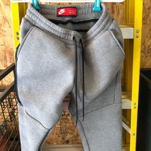 Nike sweatpants with pockets and drawstring